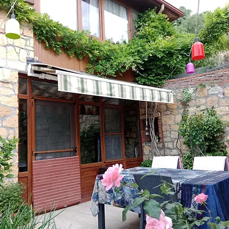 Merve Stone House Assos בית נופש *